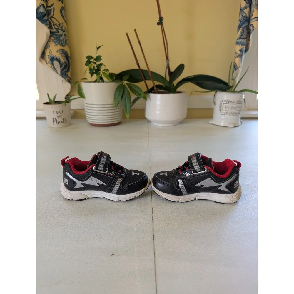 Lightning McQueen Boys Sneakers Shoes Sz 7 Light Up Cars 95 Racing Black Red